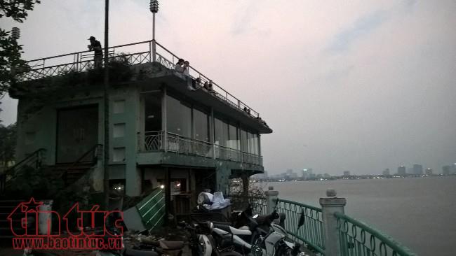 Vẫn còn 3 du thuyền, nhà nổi chưa di dời khỏi Hồ Tây ảnh 5